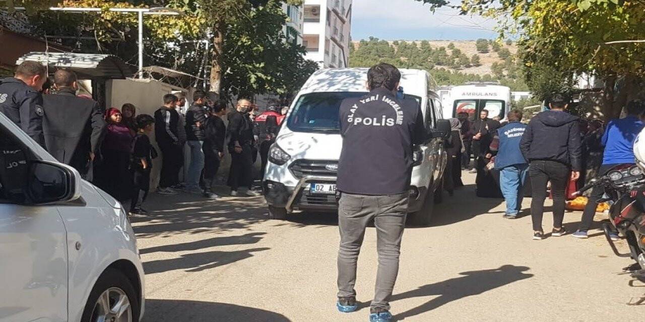 Üç çocuk annesi kadın banyoda ölü bulundu
