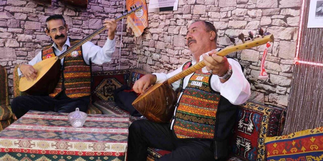 Sivaslı aşıklar dertli, gençler Batı kültürüne özeniyor