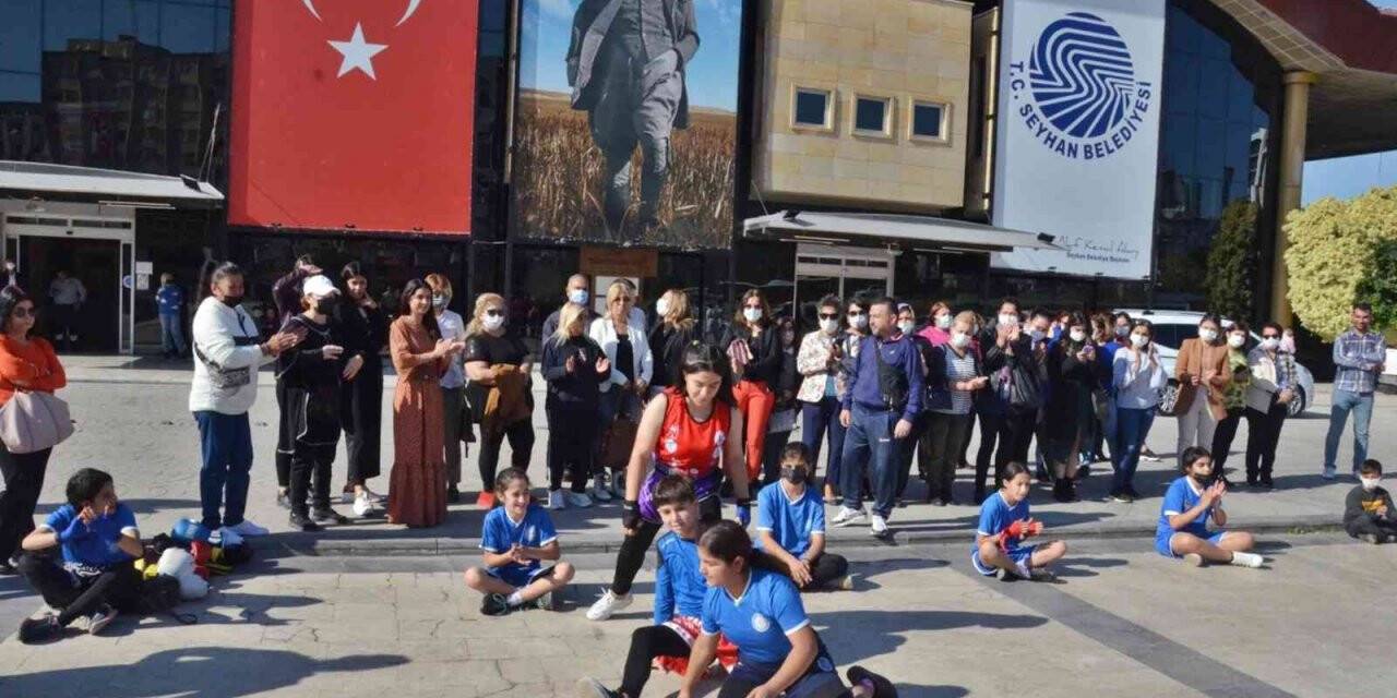 Savunma gösterisiyle "Başak Cengiz cinayetine" dikkat çektiler