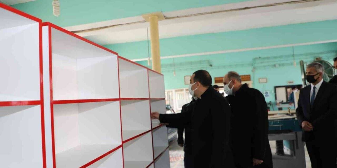 Meslek Liseli gençler okullar için üretiyor  (Düzeltme)