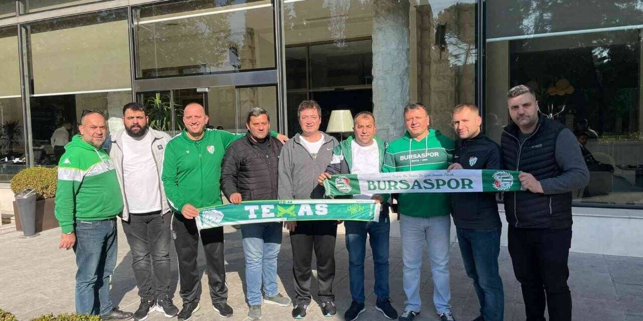 Bursasporlu taraftarlar Karadağ’da A Milli Takım’ın kamp yaptığı otele gitti
