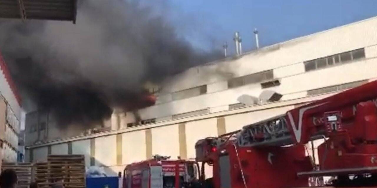 Bursa’da Organize Sanayi Bölgesi’nde fabrika yangını söndürüldü