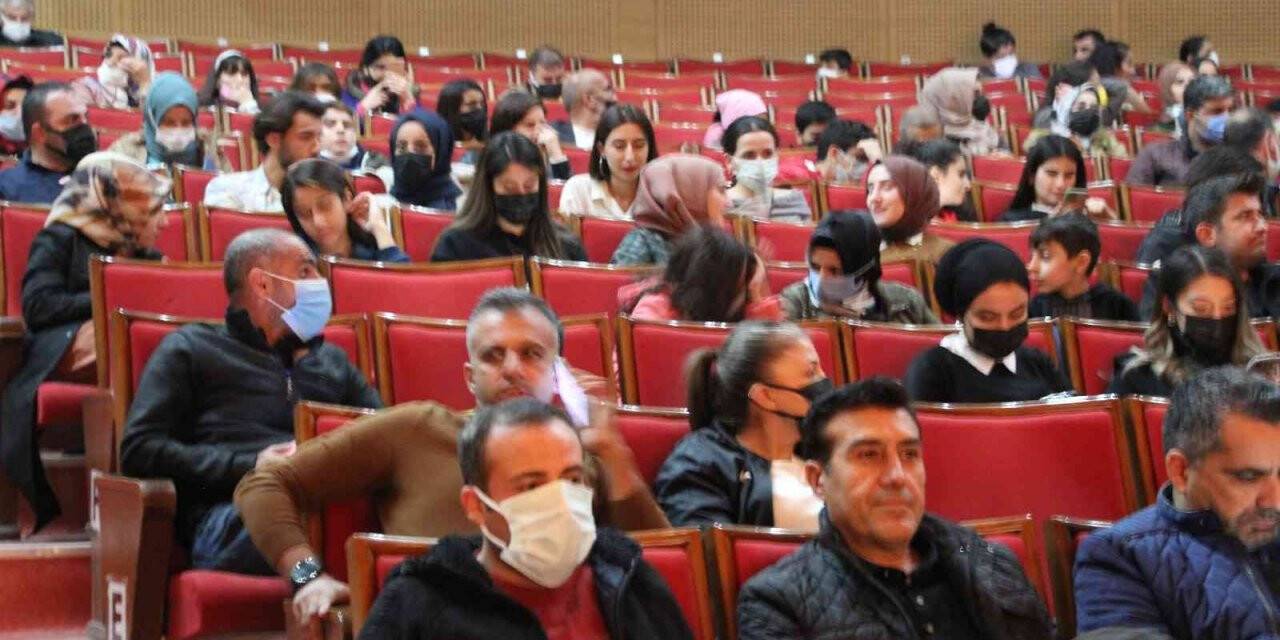 Batmanlı kadınlar ilk defa tiyatro izledi