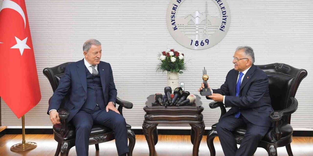 Hulusi Akar, Başkan Büyükkılıç’ı ziyaret etti