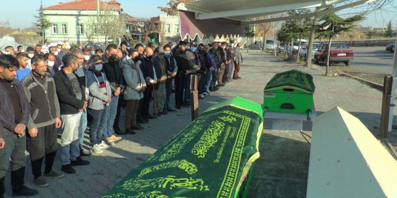 Gözyaşlarıyla toprağa verildiler