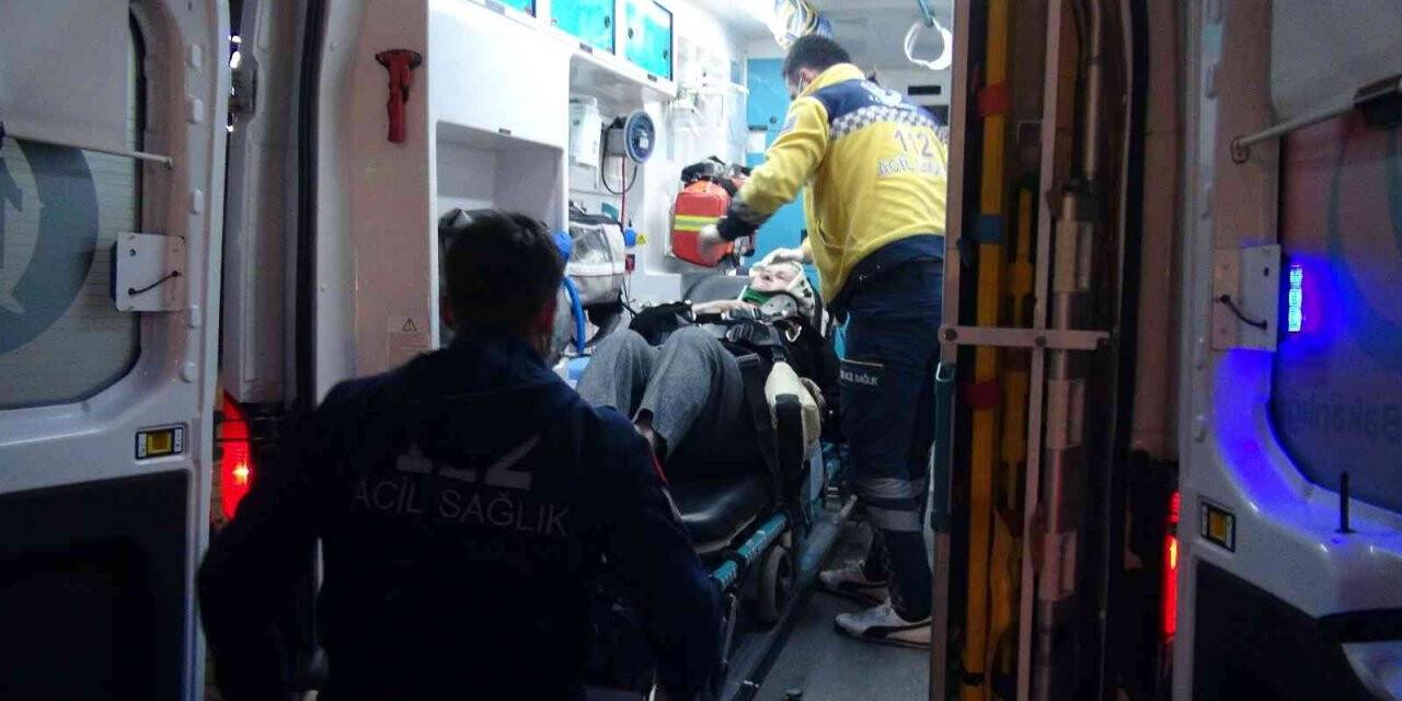 Hafif ticari aracın çarptığı yaşlı kadın hastanelik oldu