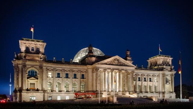 Almanya'da Federal Meclisi'te yeni Kovid-19 önlemleri kabul edildi