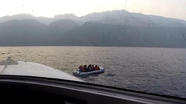 Muğla'da açıklarında lastik bottaki 6 düzensiz göçmen kurtarıldı