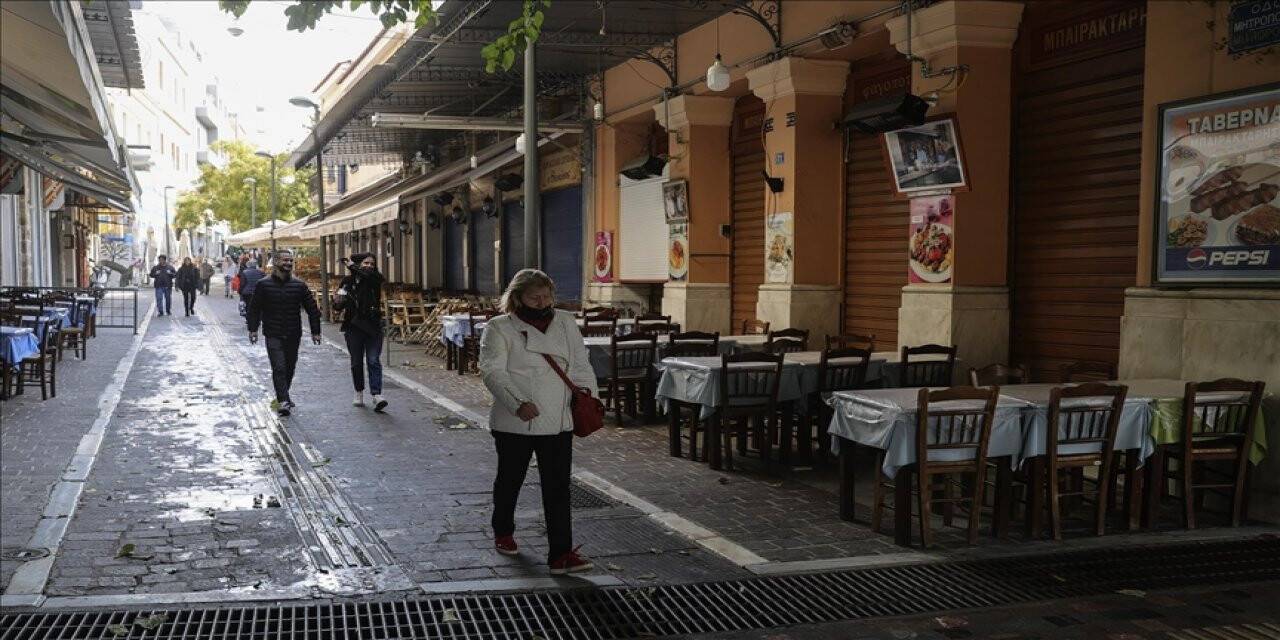 Yunanistan Kovid-19 salgınıyla mücadelede kısıtlamaları artırma kararı aldı