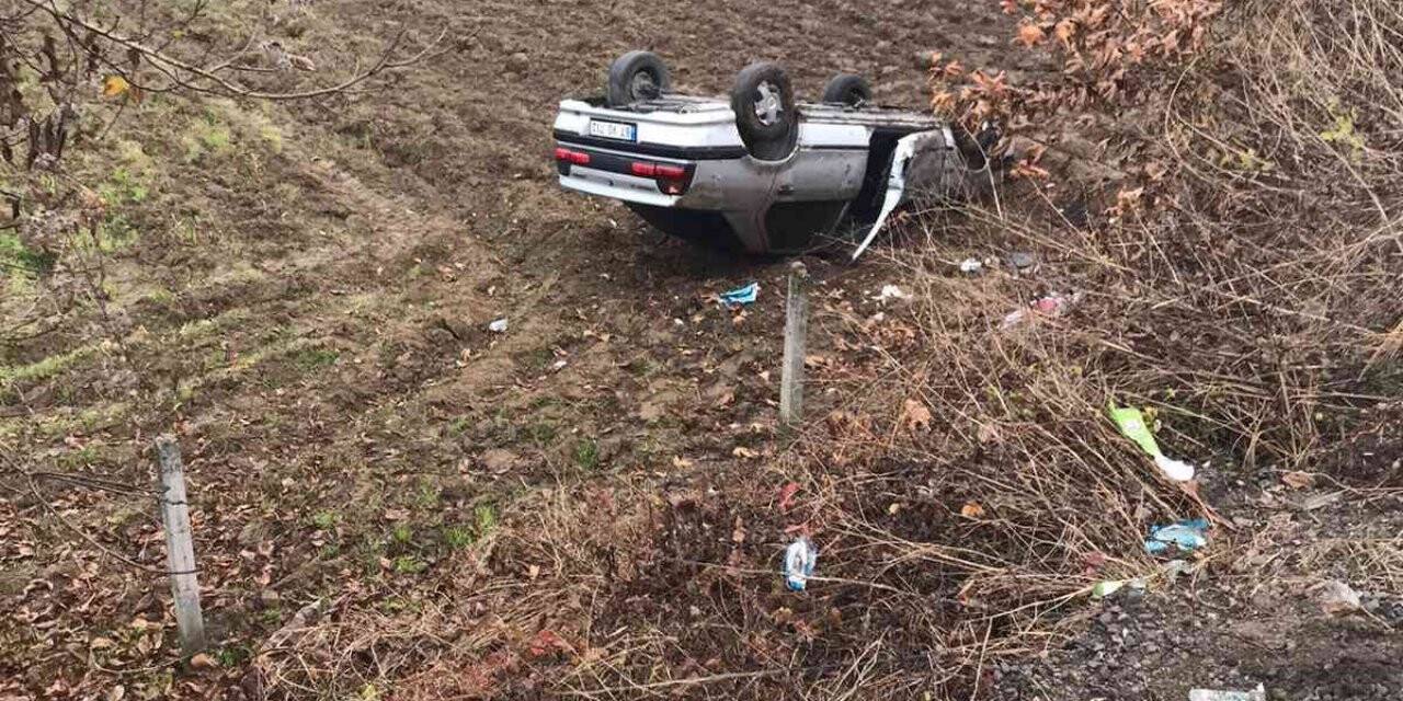 Yoldan çıktı, takla atarak tarlaya uçtu