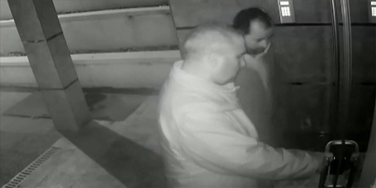 FETÖ'nün 'firari mahrem imam'ının evine giden eski askerlere kapıyı polis açtı