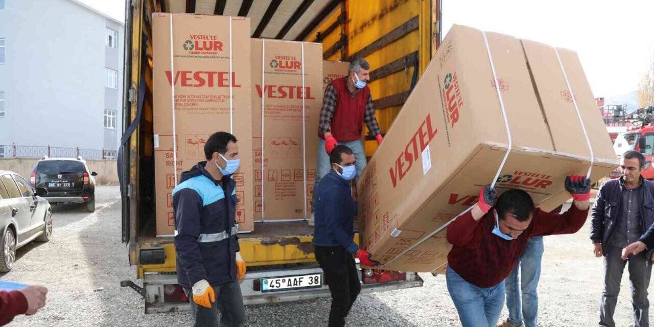 Sel bölgesindeki ailelere beyaz eşya ve mobilya desteği