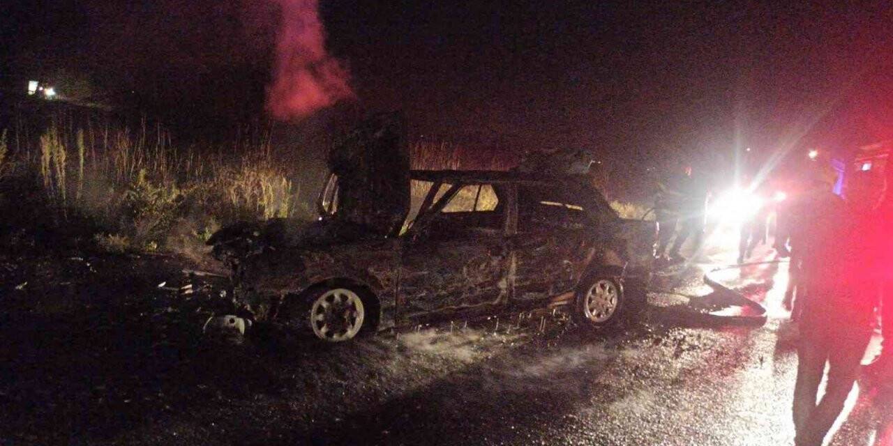 Adana’da otomobil traktöre arkadan çarptı: 1’i ağır 4 yaralı