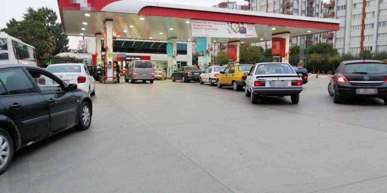 Aydın’da akaryakıt istasyonlarında zam kuyruğu