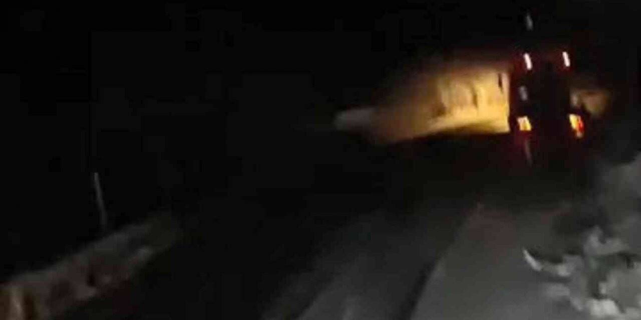 Kastamonu’da kar yağışı yolu kapattı, araçlar mahsur kaldı