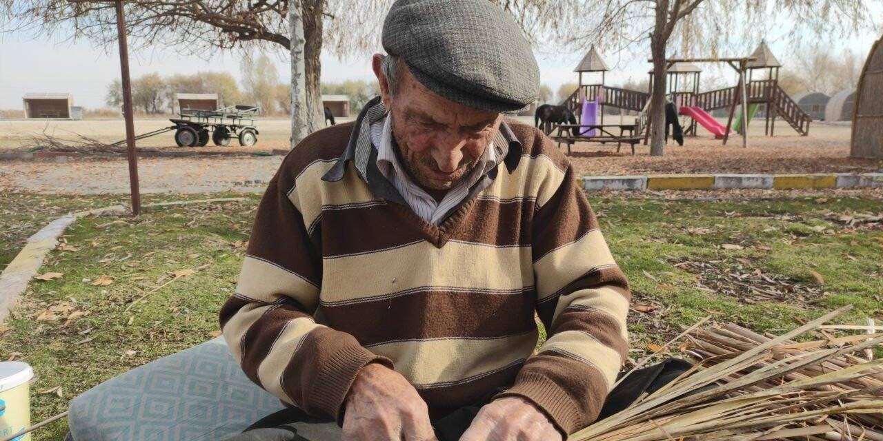 Hasırın son ustası yetiştirecek çırak bulamıyor