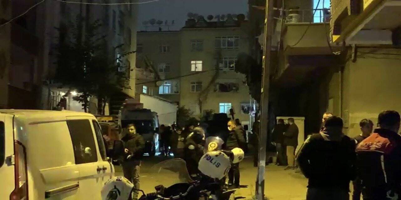 Bağcılar’da bıçaklı ve baltalı kavga: 4 yaralı