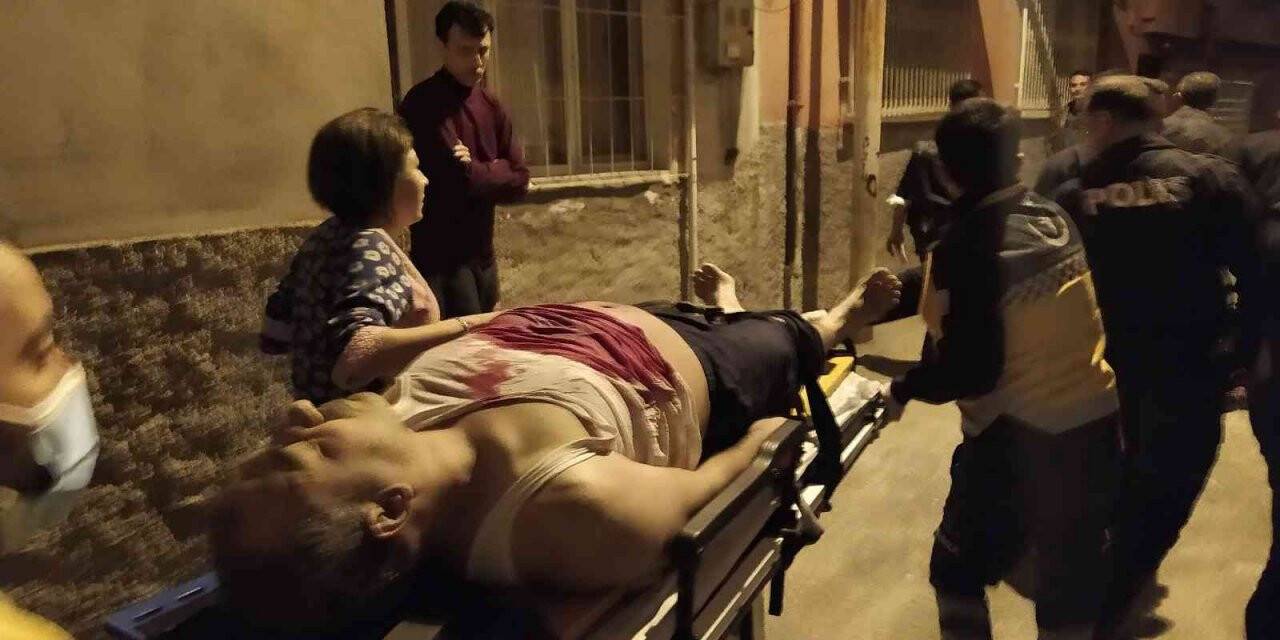 Komşular arasında taşlı bıçaklı kavga: 2 yaralı