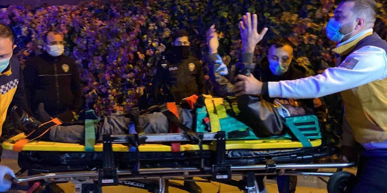 Bağcılar’da panelvan araç sürücüsü evin duvarına çarparak durabildi