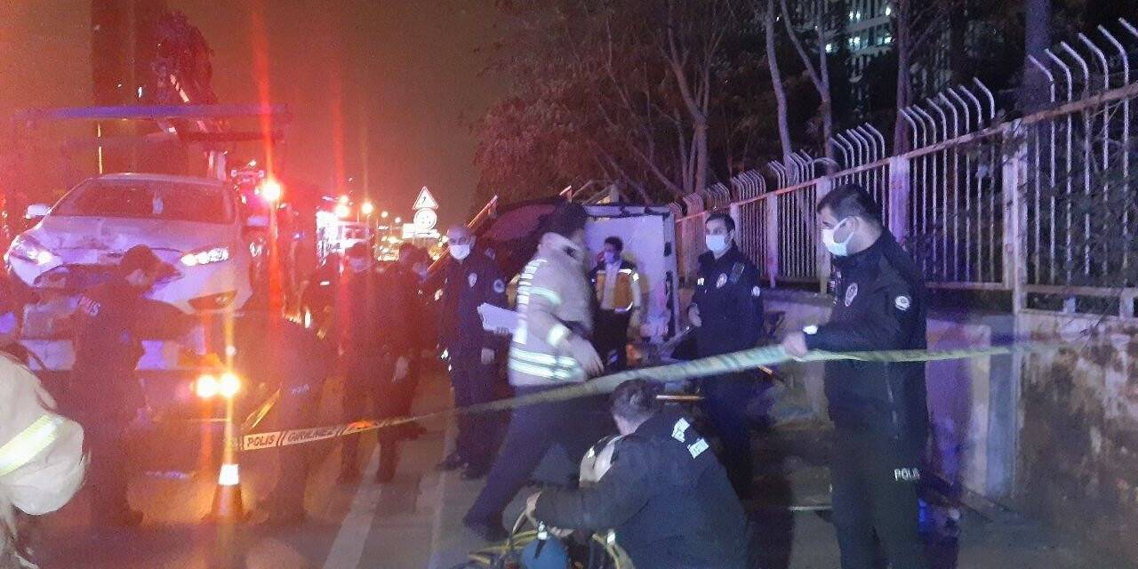 Ataşehir’de durağa giren otomobil işe gitmek için bekleyen iki kardeşi ayırdı: 1 ölü, 2 yaralı