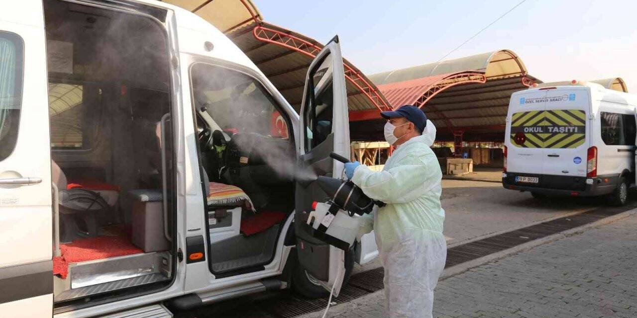 Efeler Belediyesi taksi ve servisleri dezenfekte ediyor