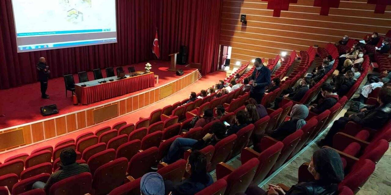 AFAD’tan sağlık personeline afet bilinci eğitimi