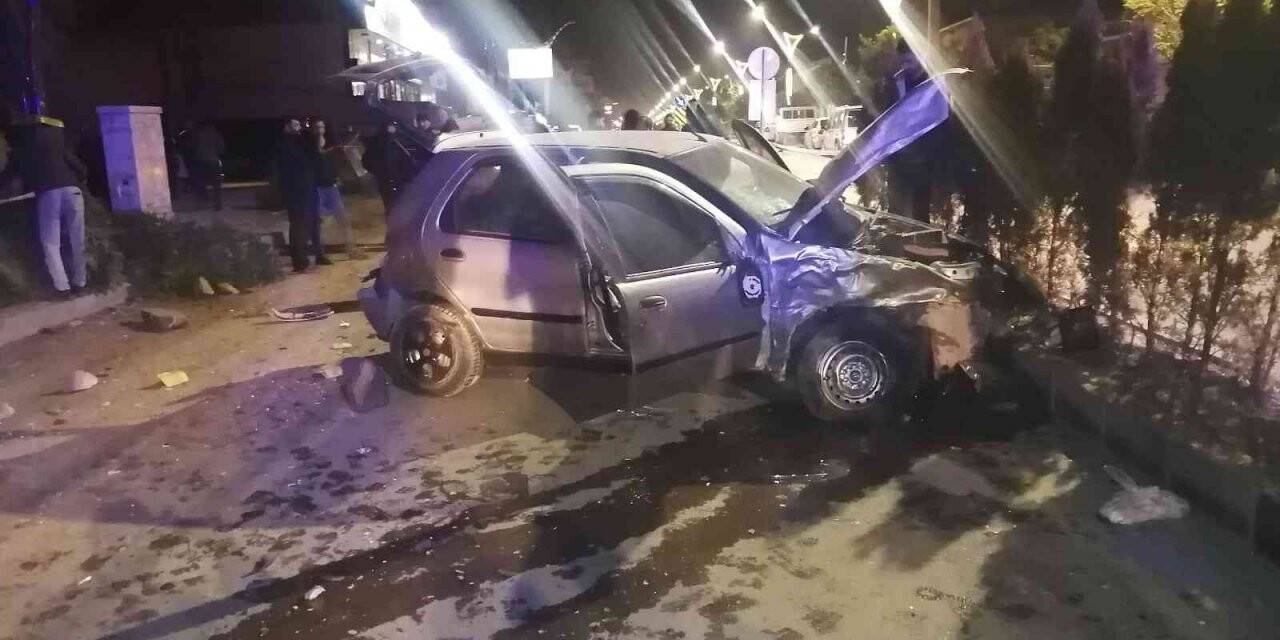 Van’da sıkışmalı trafik kazası: 2 yaralı