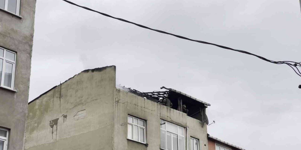 Beyoğlu’nda gece yanan evin çatı katında  tekrar yangın çıktı