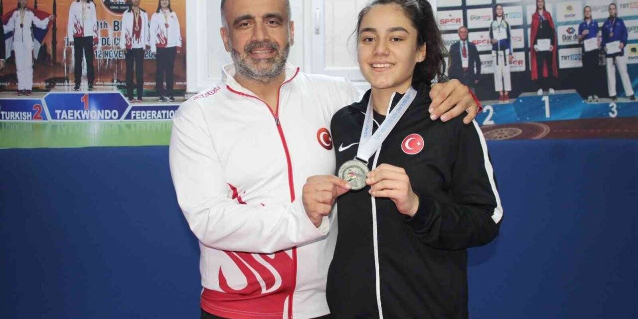 Milli tekvandocu Sude Yaren Uzunçavdar Saraybosna’dan bronz madalya ile döndü