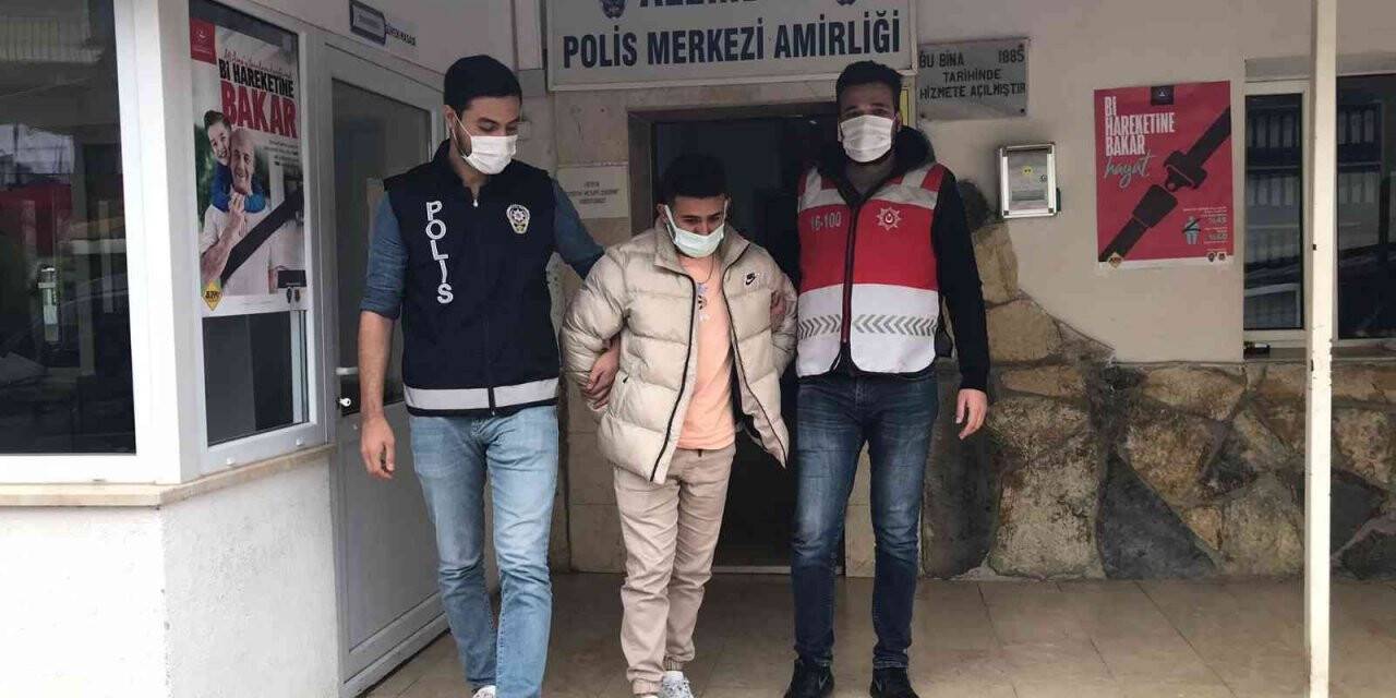 Maltepe’de düğün konvoyunda silahlı, çakarlı maganda kamerada