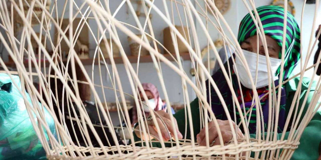 Doğadaki atıklar kadınların elinde sanat eserine dönüşüyor