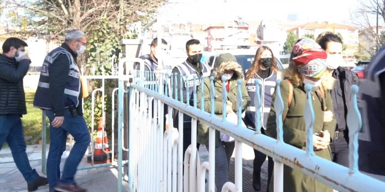 Evlenme vaadiyle dolandırıcılık yapanlar yakalandı