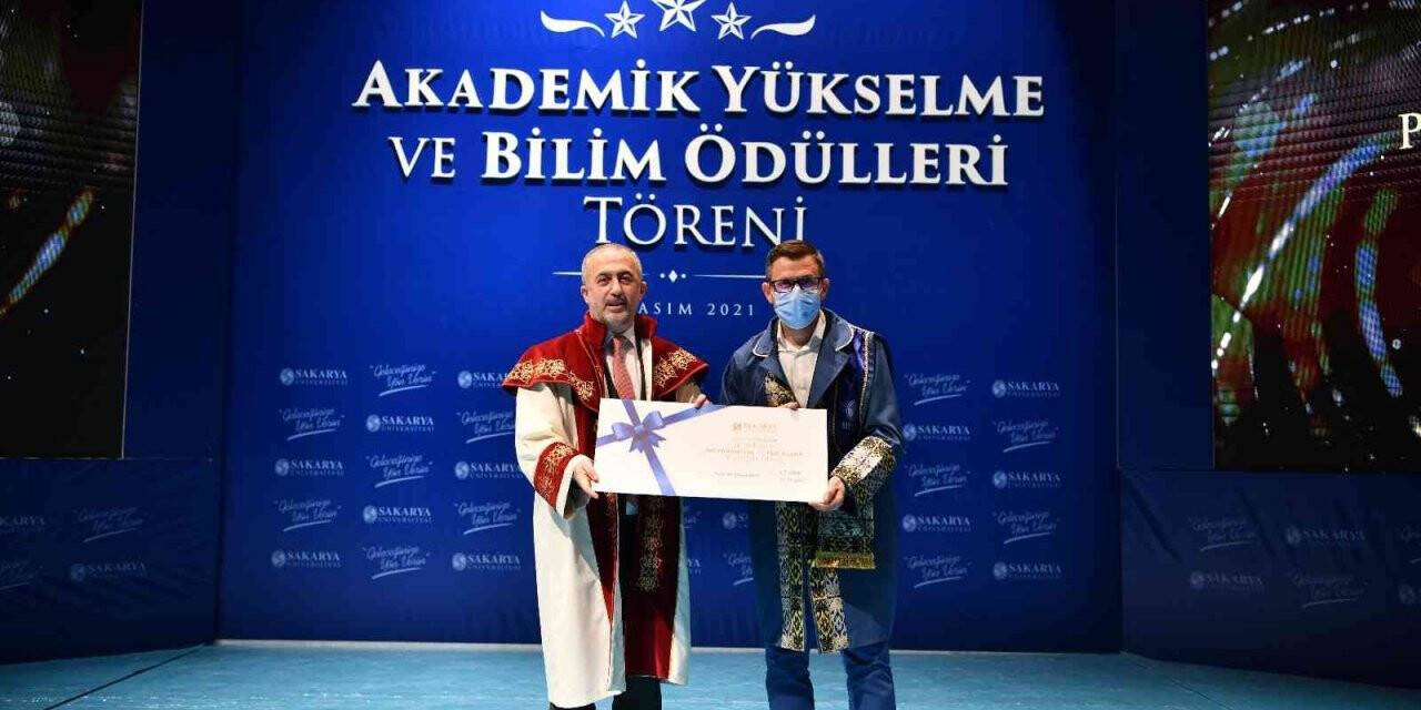 SAÜ’de Akademik Yükselme ve Bilim İnsanı Ödülleri Töreni