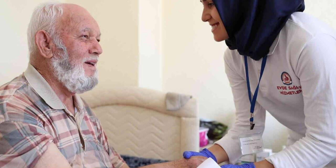 Denizlililer 4 yıldır sağlık hizmetlerinden evlerinde yararlanıyor