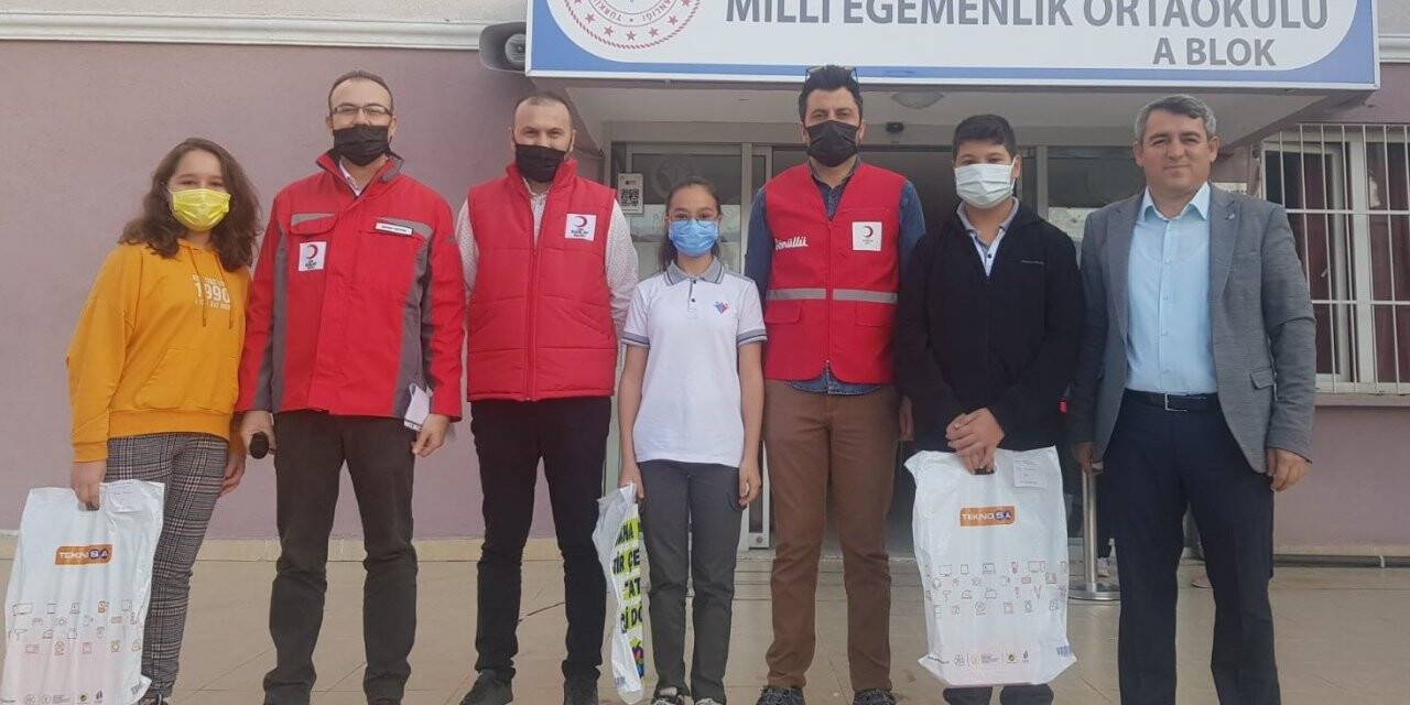 Salihli Kızılay dereceye girenleri ödüllendirdi