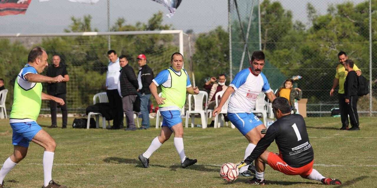 Muhtarlar Futbol Turnuvası’nda çeyrek finalistler belli oldu