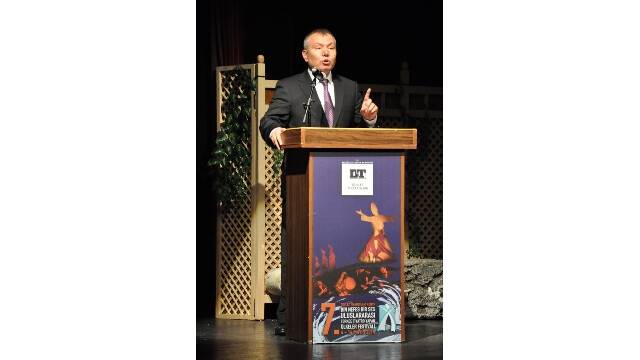 Festivalde ilk oyun sahnelendi