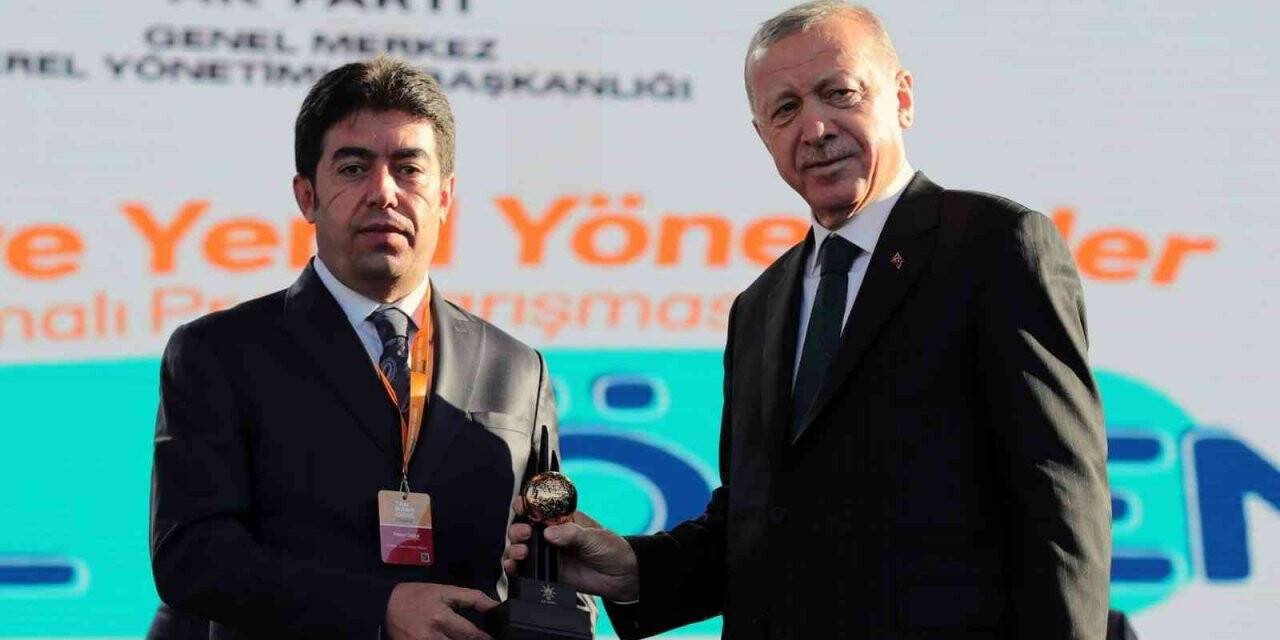 ’Rekortmen’ Başkan, Cumhurbaşkanı Erdoğan’dan ödül aldı