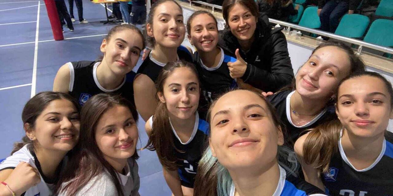 Yunusemre Belediyespor, Soma’da set vermeden kazandı