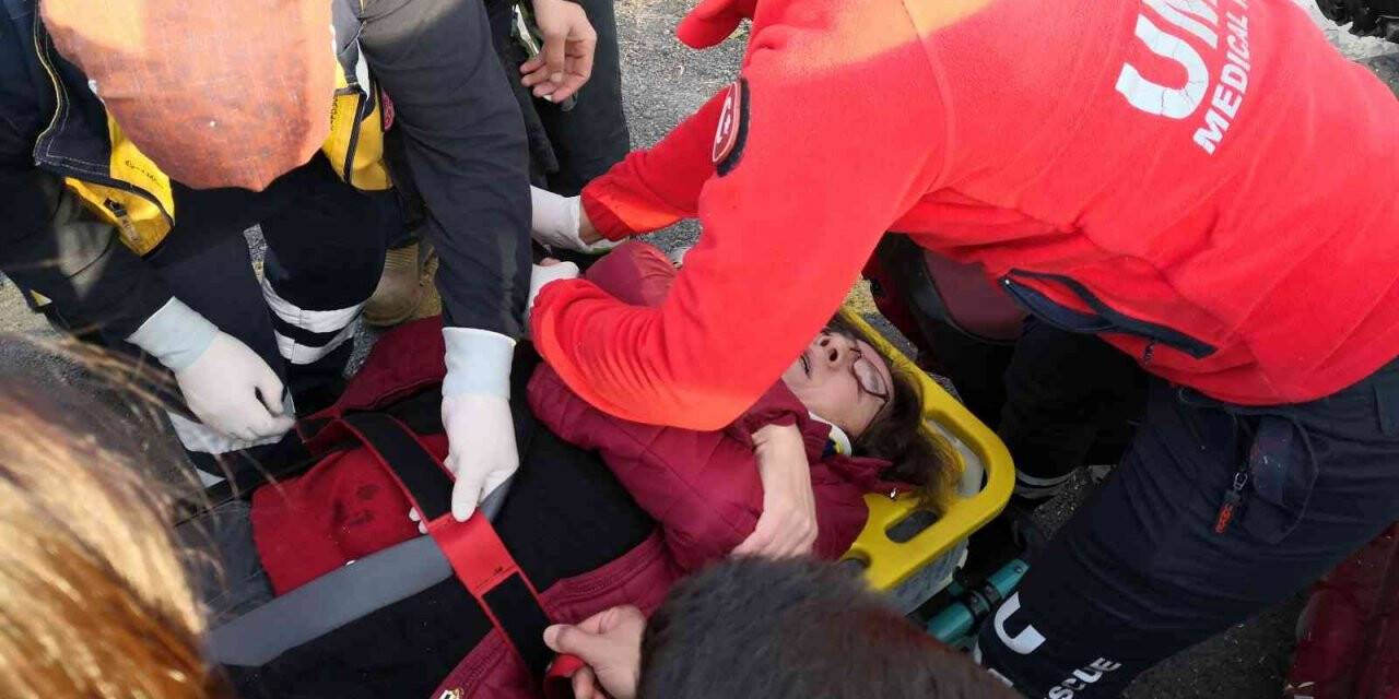 Kamyonet ile otomobil çarpıştı: 1 yaralı
