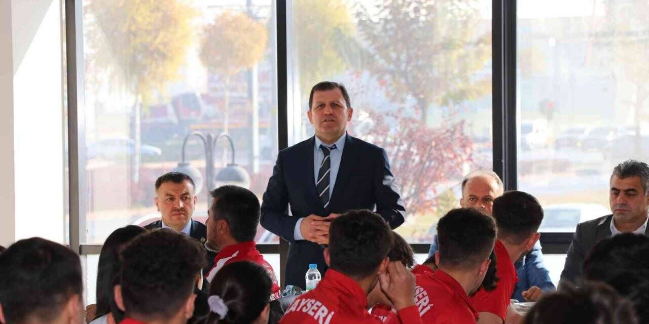 Kabakcı, SEM sporcuları ile buluştu