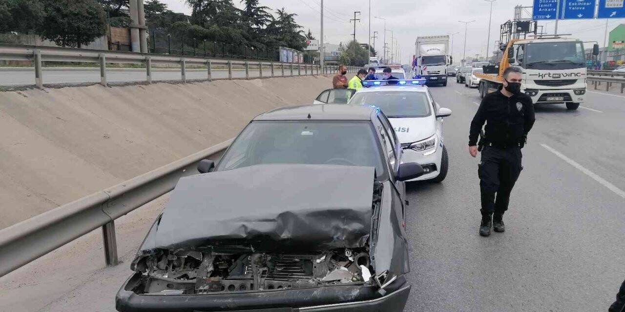 Bariyere çarpan otomobildeki çocuk yaralandı