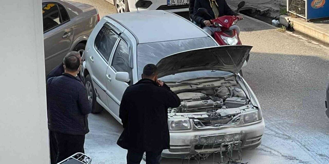 Seyir halindeki LPG’li otomobil cadde ortasında alev aldı