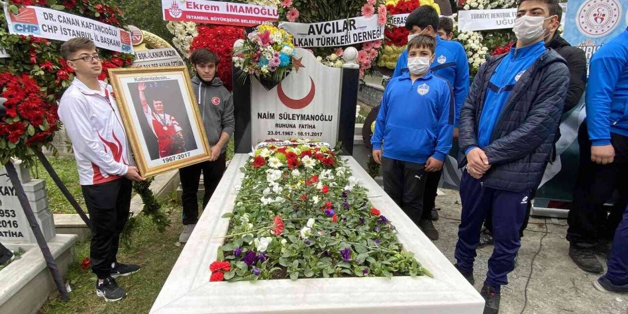 Naim Süleymanoğlu vefatının 4’üncü yılında mezarı başında anıldı