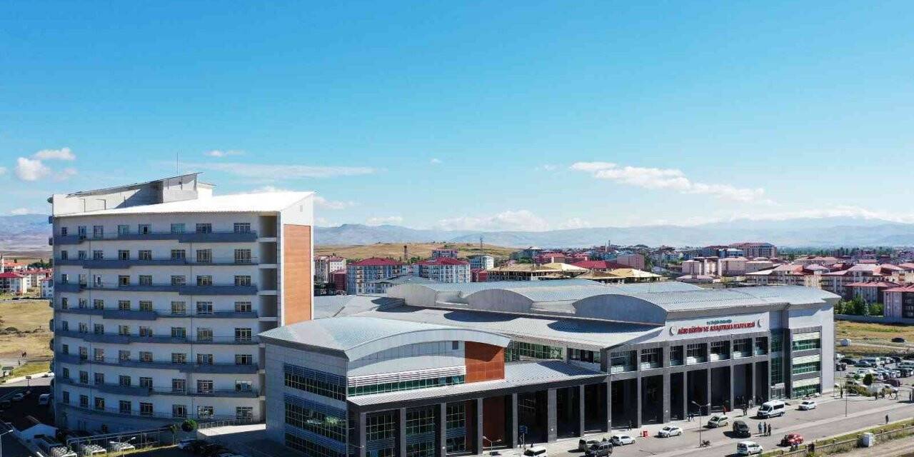 AİÇÜ Eğitim ve Araştırma Hastanesi’nde akciğer rezeksiyonu ameliyatı başarı ile gerçekleştirildi