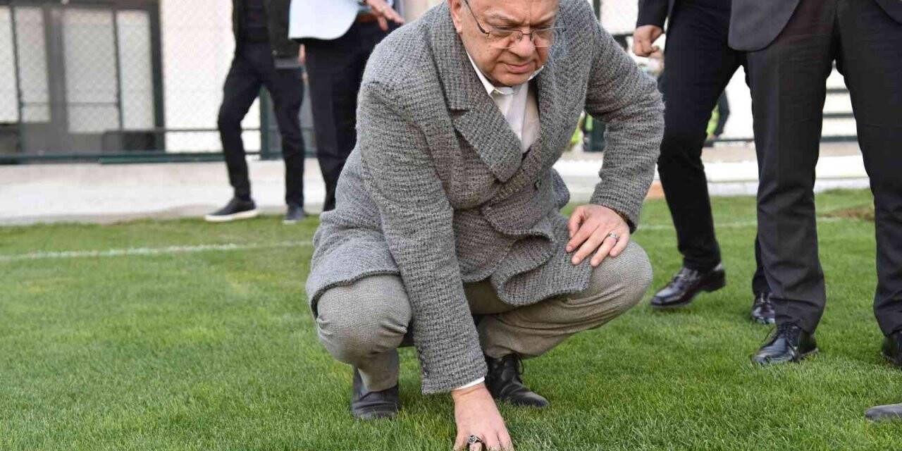 Fikri Bayrıl Spor Tesisleri’nde yenileme çalışmalarında sona gelindi