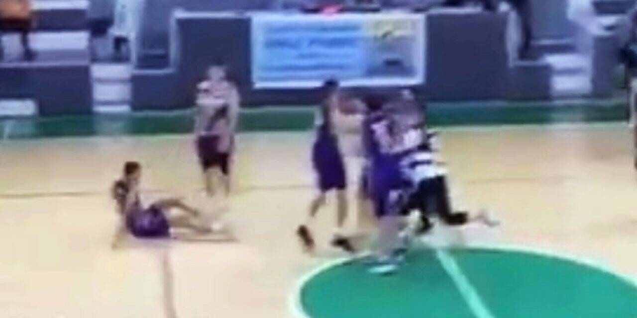 Basket sahası bir anda boks ringine dönüştü