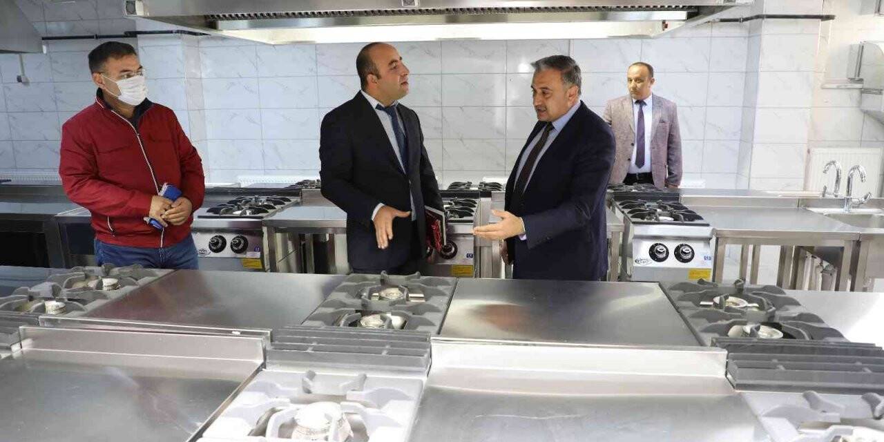 Başkan Mehmet Cabbar’dan Aşçılık Okulu’na ziyaret