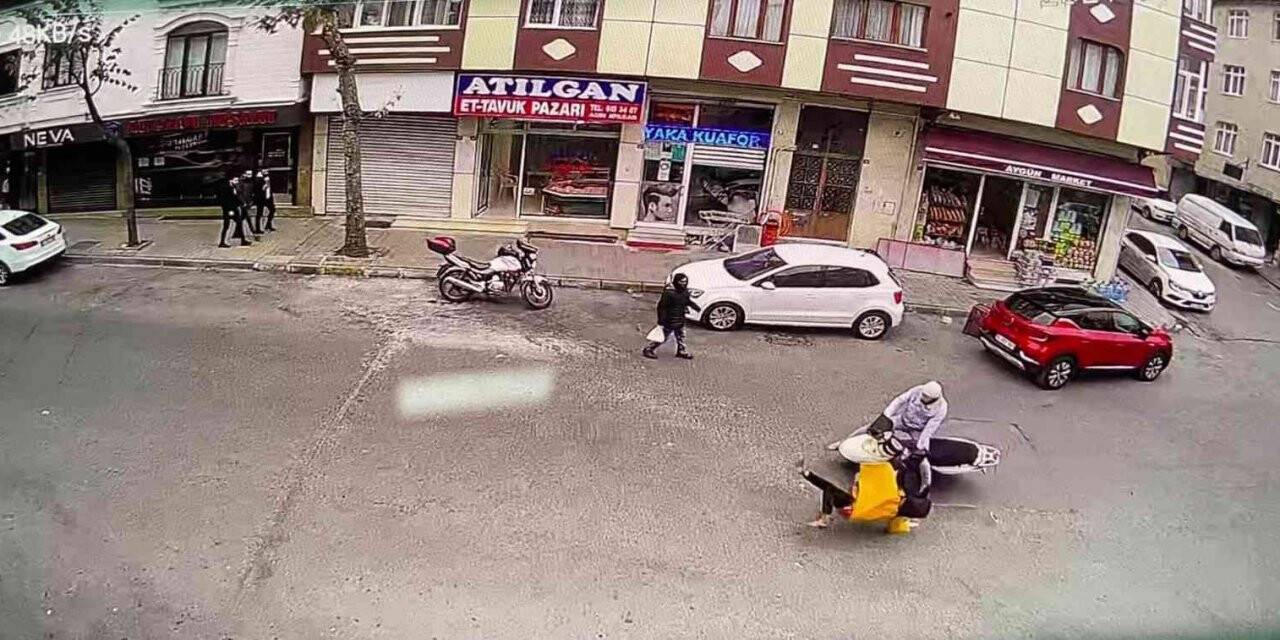 Telefonla konuşurken yolun karşısına geçmeye çalışan kadına motosiklet çarptı