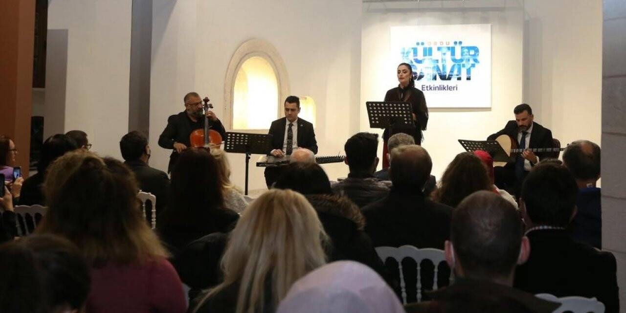 Yaprak Sayar’dan mekan akustiği konseri